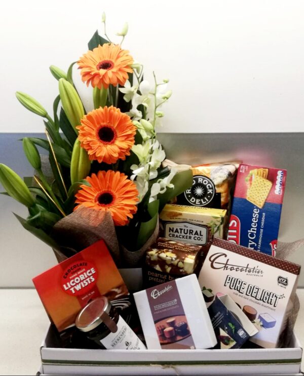 flowers and gifts hamper